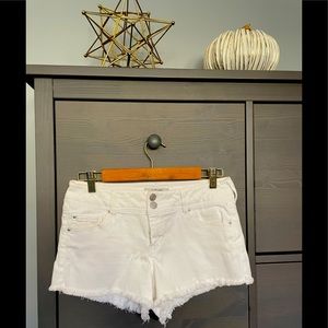 White shorts w/distressed edges